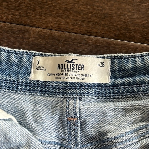 Hollister distressed Jean shorts - Picture 3 of 3